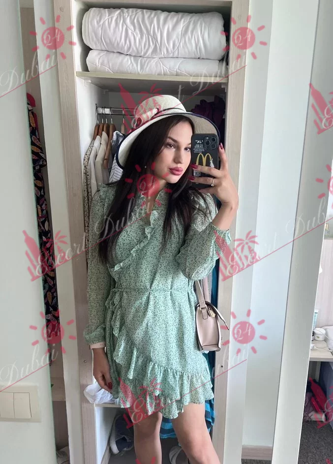 Aaliyah, 27 years old, 178 cm, small
