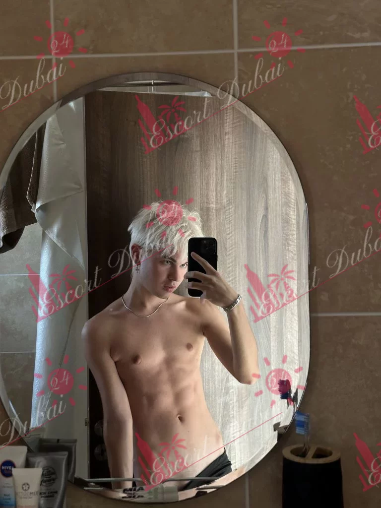 Cameron, 19 years old, 175 cm