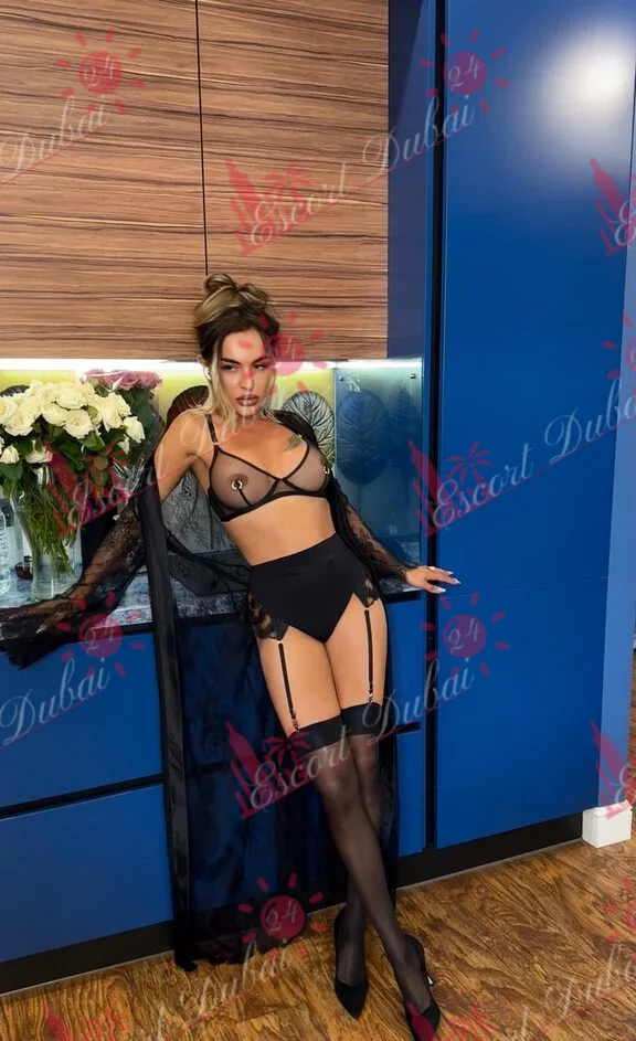 Nora, 24 years old, 170 cm, medium