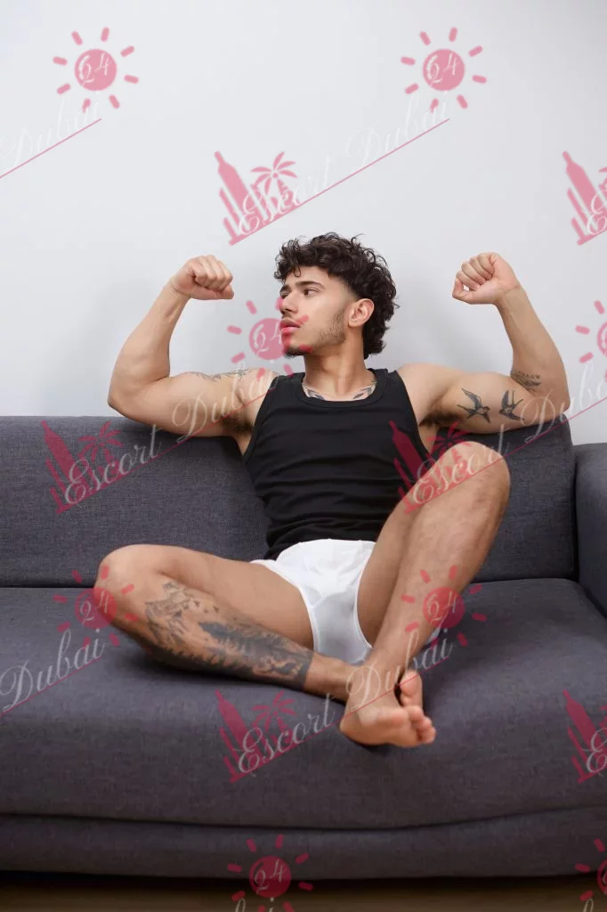Oliver, 21 years old, 168 cm