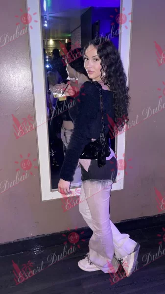 Tessa, 28 years old, 176 cm, medium